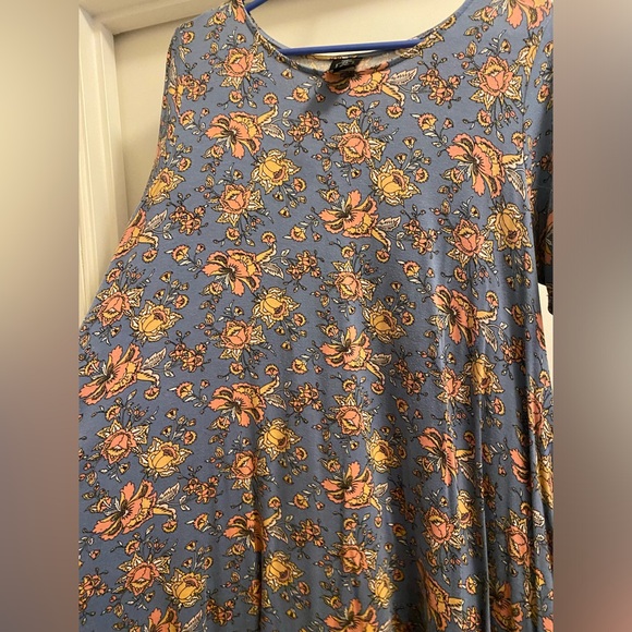 Agnes and Dora floral casual dress - Picture 3 of 3